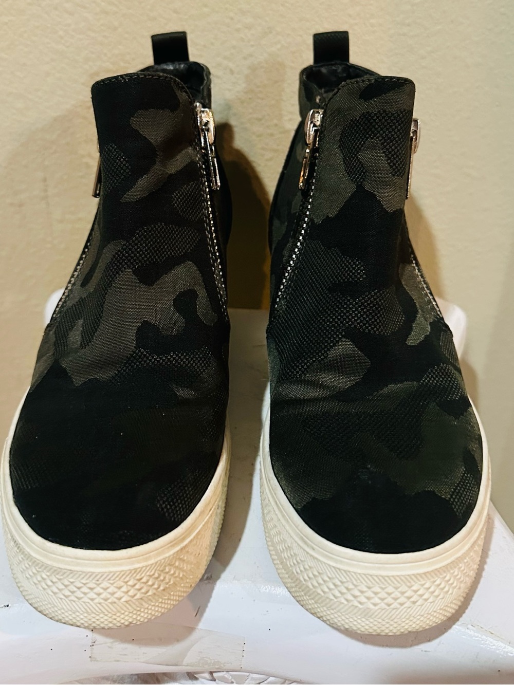 Steve Madden Black and Olive Camo Platform Zip-Front Sneakers